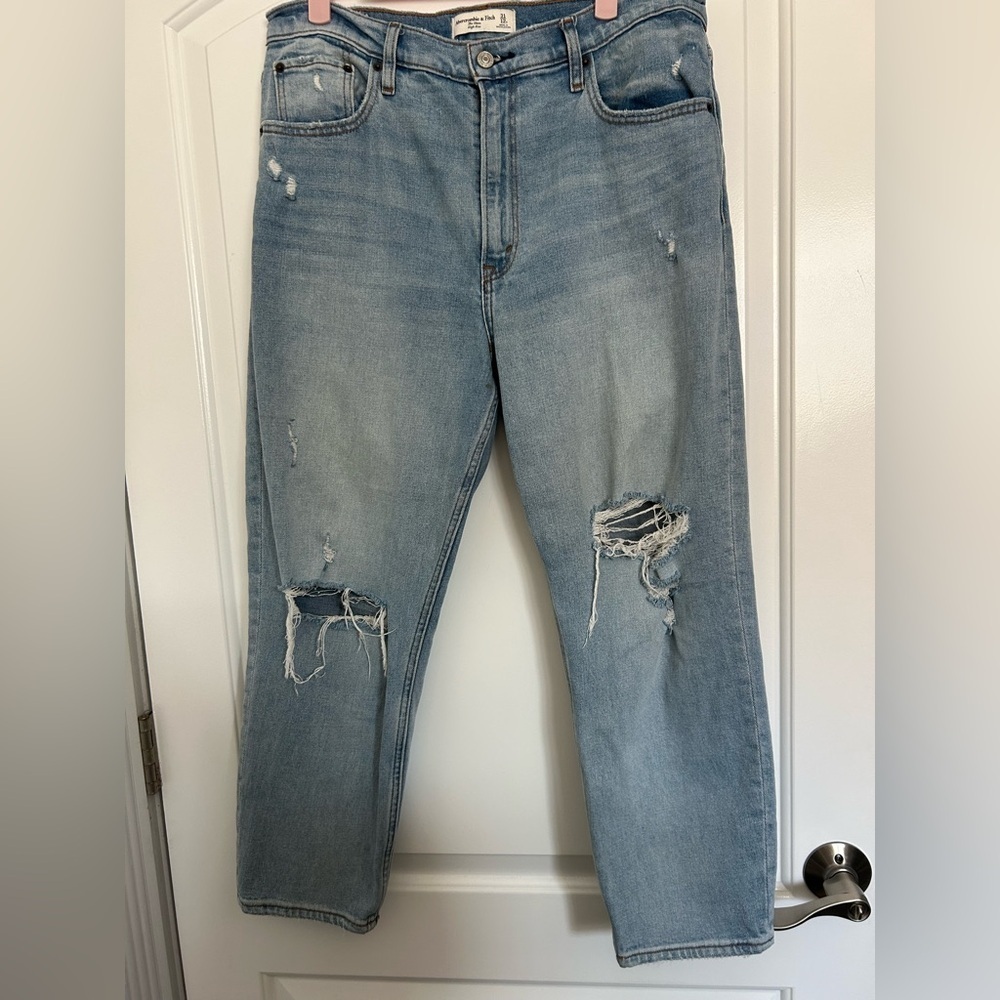 Abercrombie and Fitch The Mom High Rise Distressed Jeans size 31/12 S 90s wash